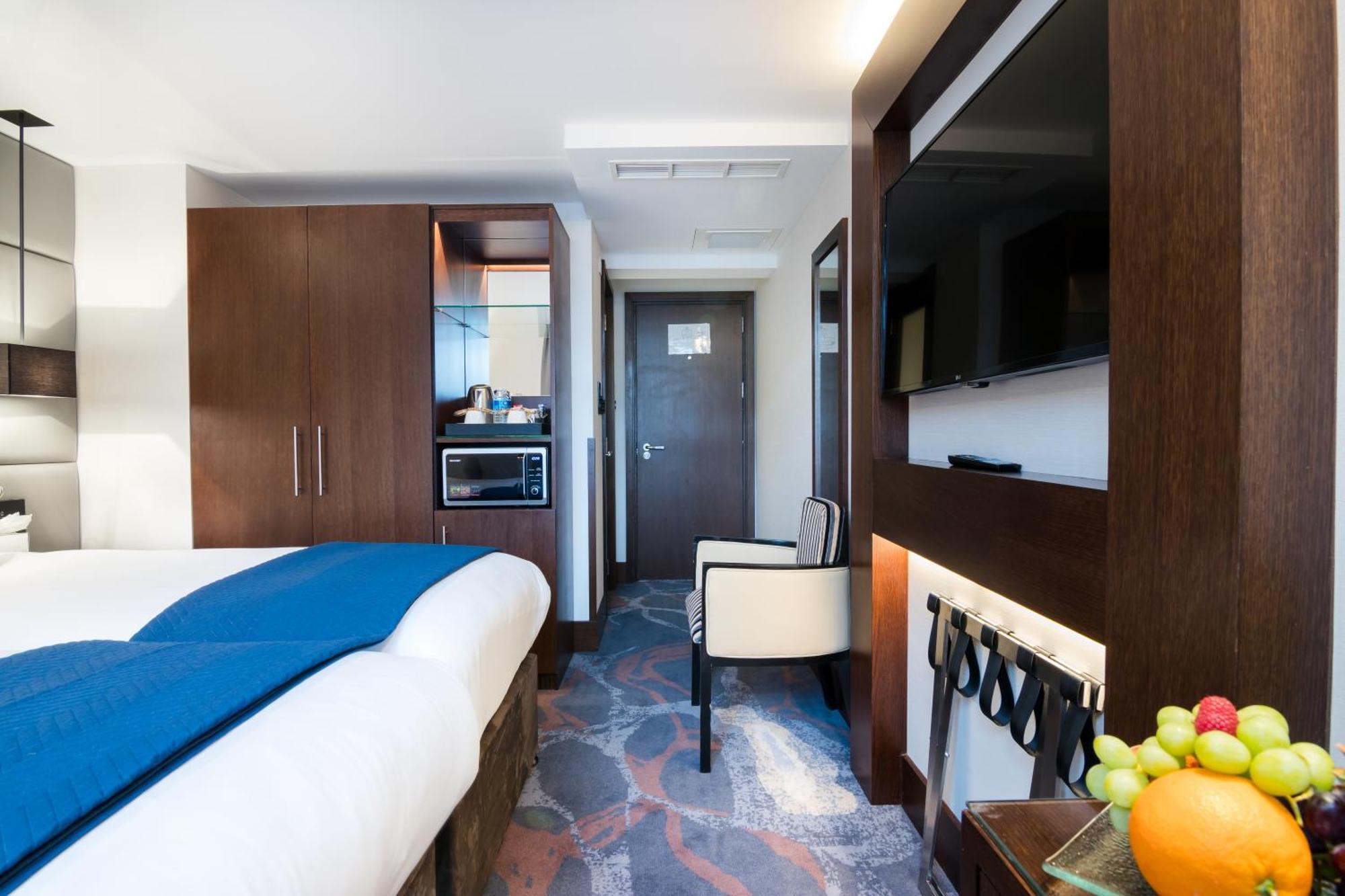 Club Twin Room