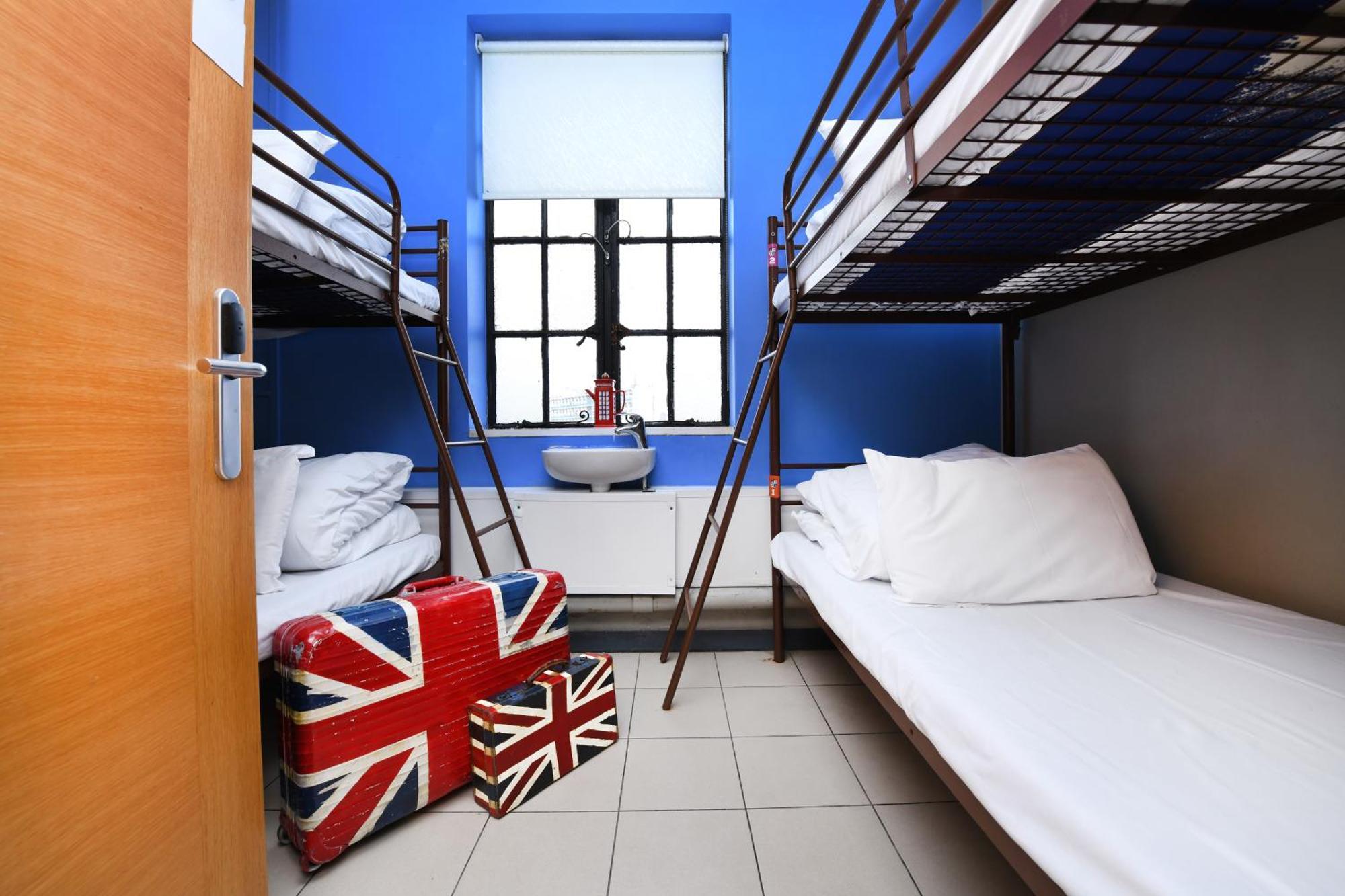Bed 4 Mixed Room