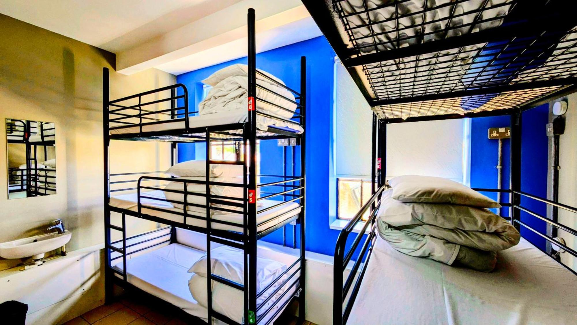 Bed 6 Mixed Room