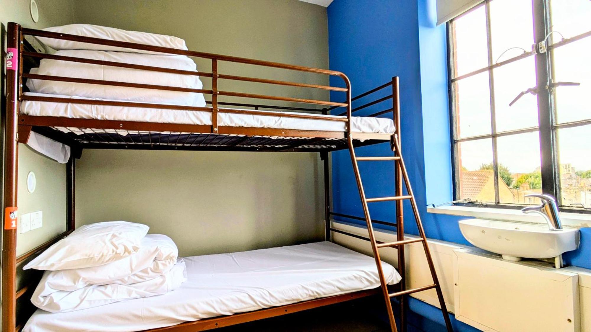 Bed 4 Mixed Room