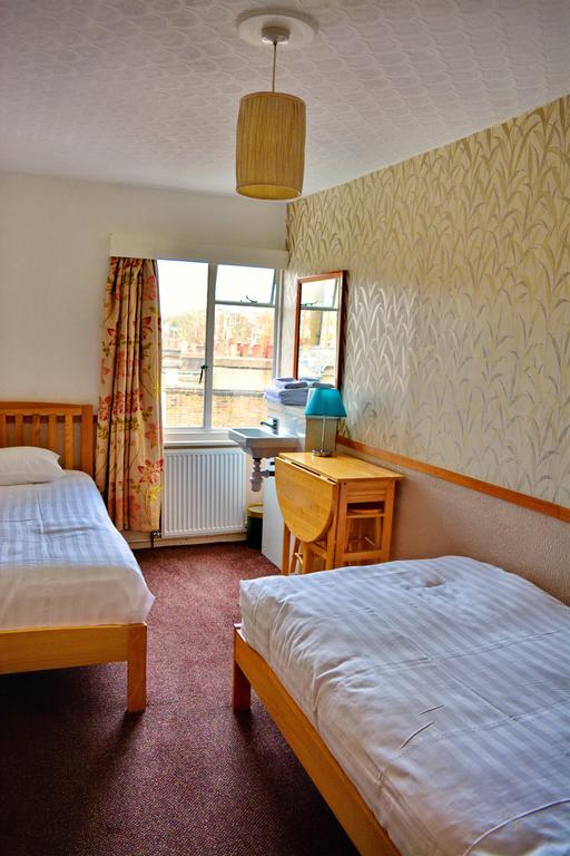Twin Room with Communal Bathroom