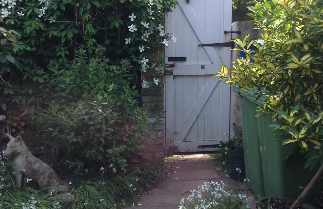 Self Contained Garden Studio-1