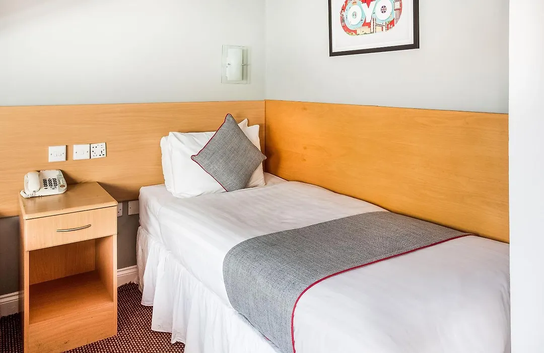 London Guest House By Oyo - Acton-1
