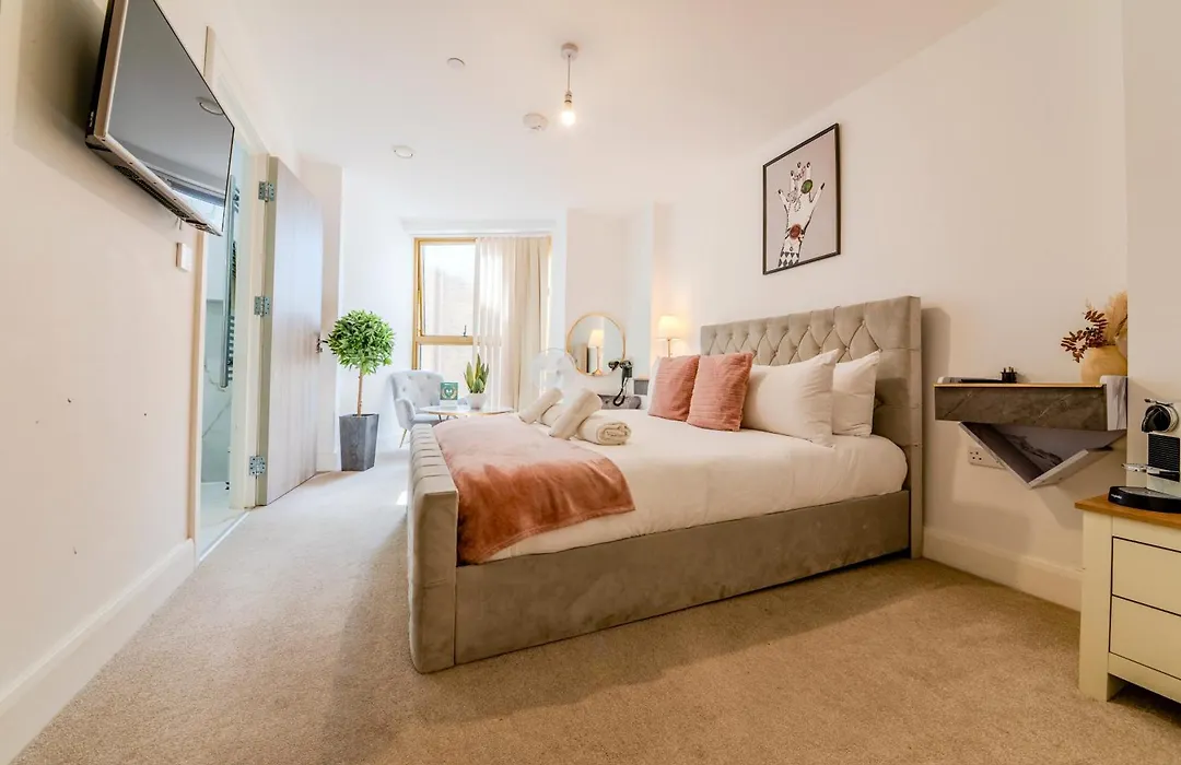 Luxe London Retreat By Aureva Residences-1
