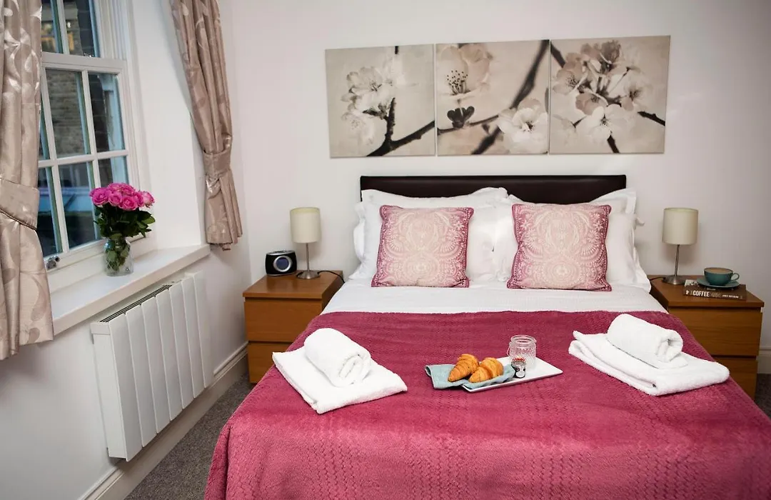 Apt 2, Trafalgar Square 2Nd Floor By Indigo Flats-1
