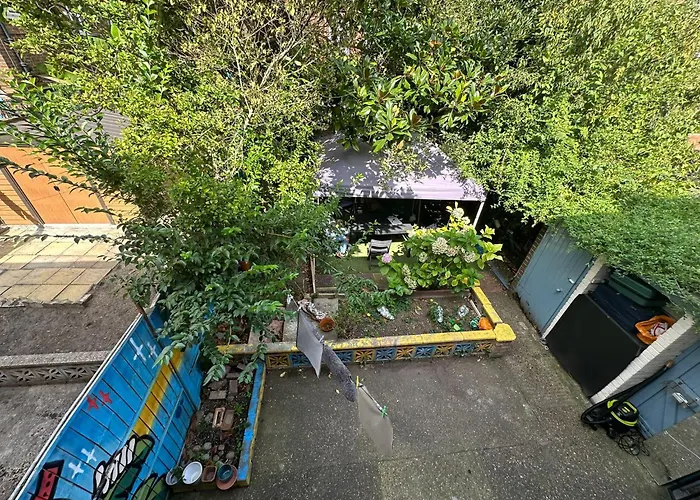 Whitechapel Rooms R2 ロンドン