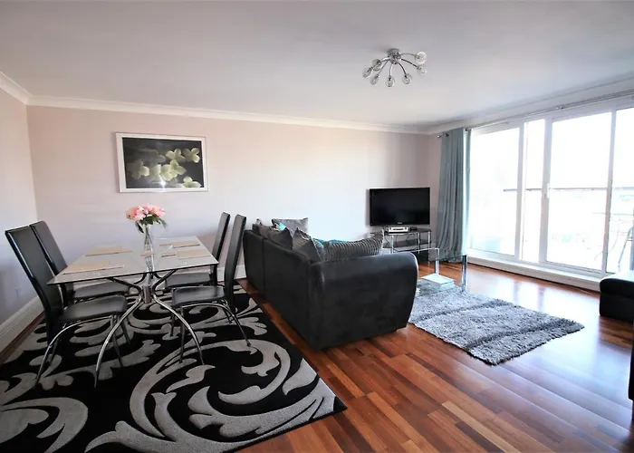 Canary Wharf Luxury River View Apartment ロンドン
